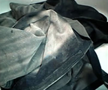 網戸はこんなに汚れている